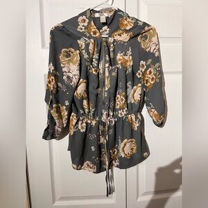 🌻🌻3 for $30🌻🌻Streetwear Society Charcoal Floral Blouse